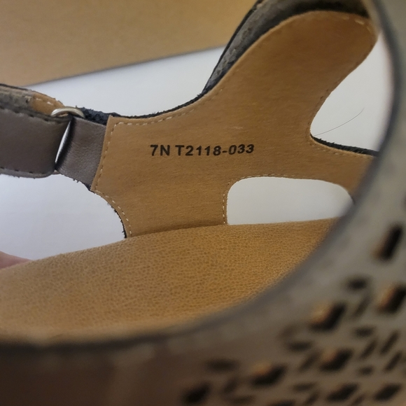 Trotters Romi Pewter Slingback Sandals - Picture 5 of 10